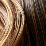 Włosy matowe po odżywce: przyczyny problemu i sprawdzone sposoby na przywrócenie blasku