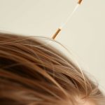 Ile włosów wypada dziennie — jak rozpoznać normę i kiedy się niepokoić